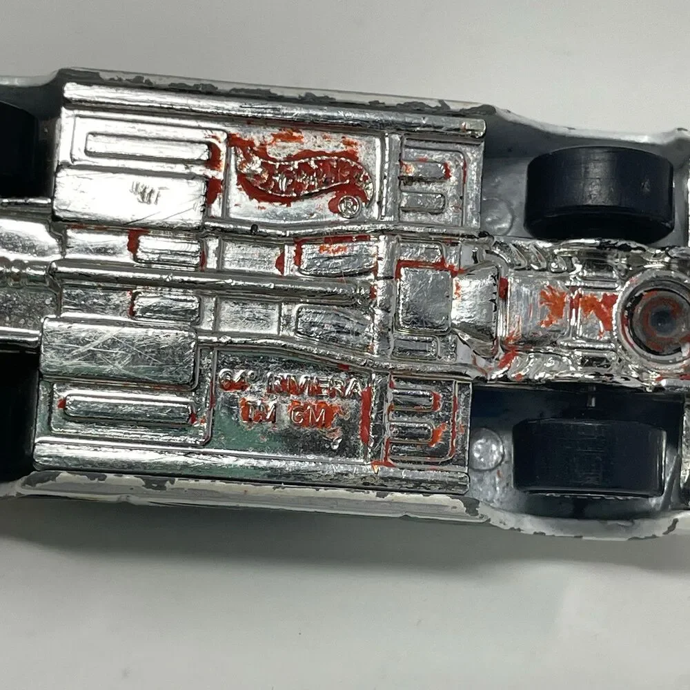 Vintage Hot Wheels ‘64 Buick Rivera 2001 Mattel Rare Diecast White‎ & Green Car